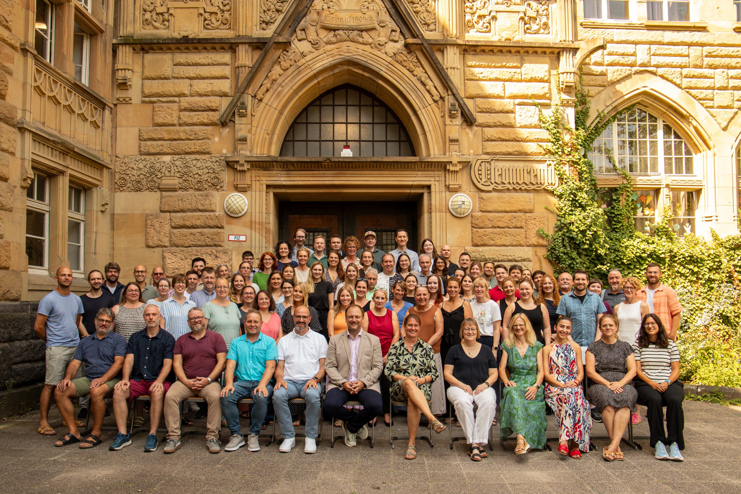 Gruppenfoto des Kollegiums im Jahr 2025